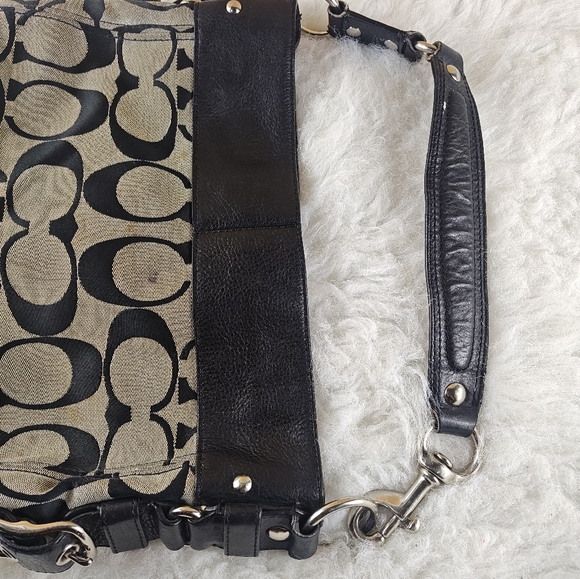 COACH handbag with classic design - Picture 5 of 15